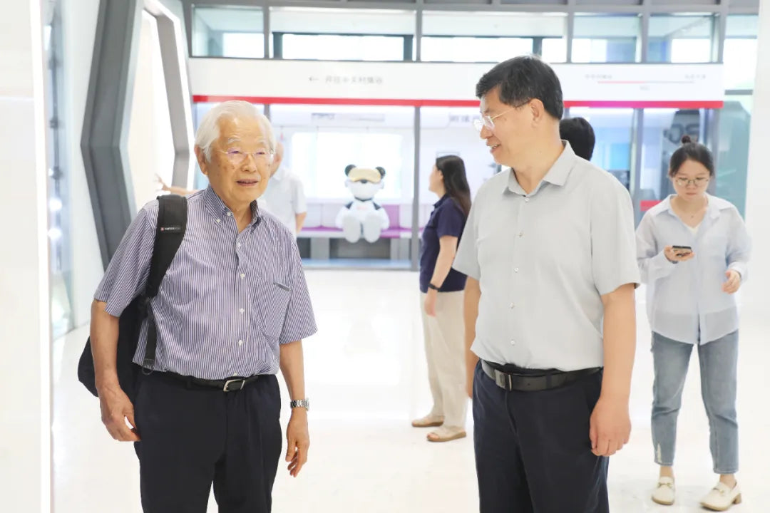 Father of Carbon Nanotubes Visits BGI for Exchange and Collaboration